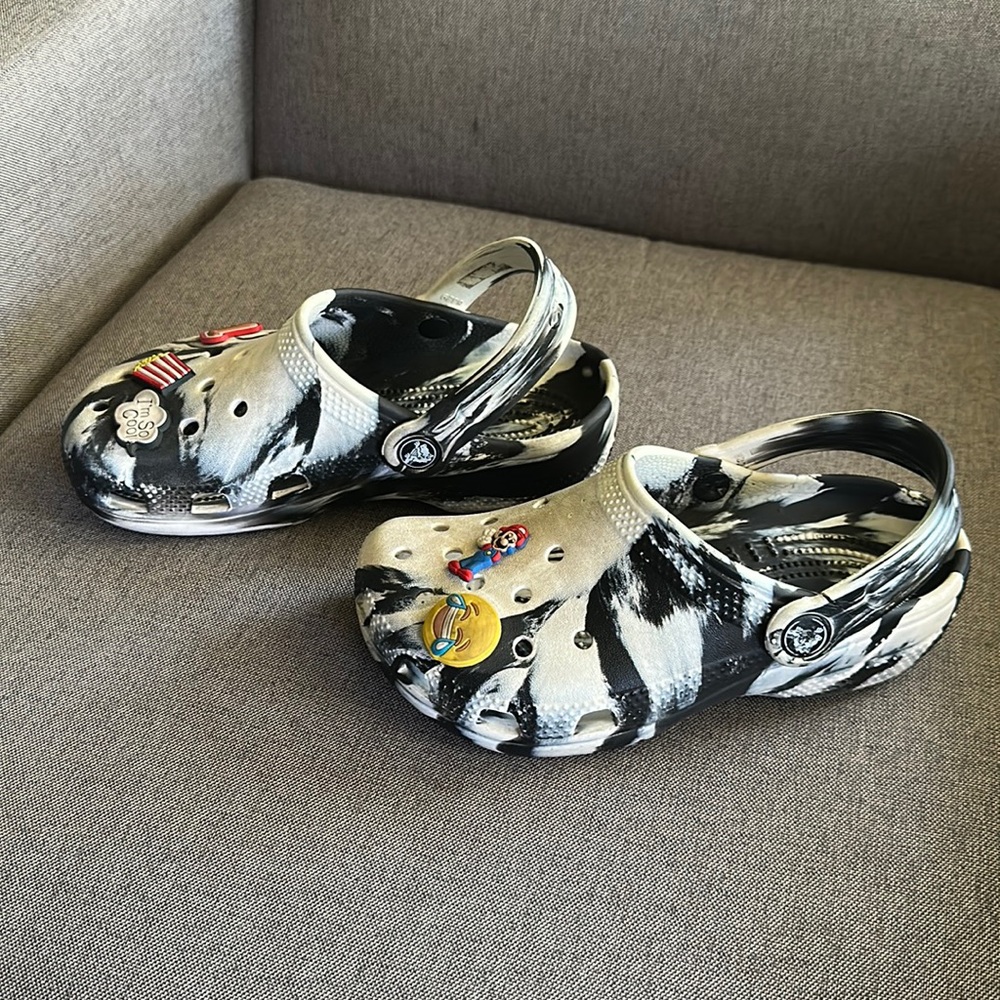 Boys/Girls Crocs size 1